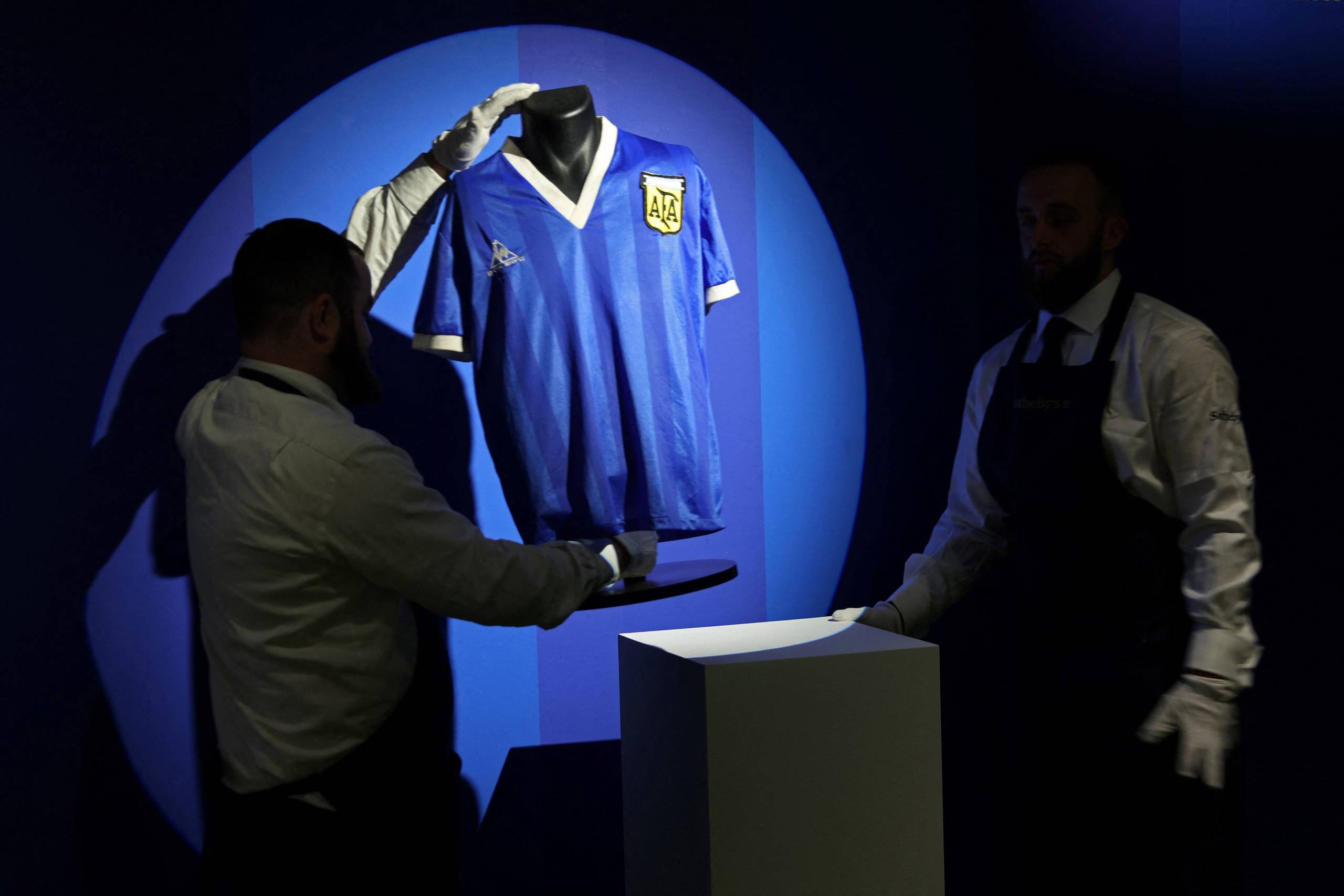 Camisa de Maradona &Atilde;&copy; leiloada por lance recorde de 7 milh&Atilde;&micro;es de libras -  Fato Amaz&Atilde;&acute;nico